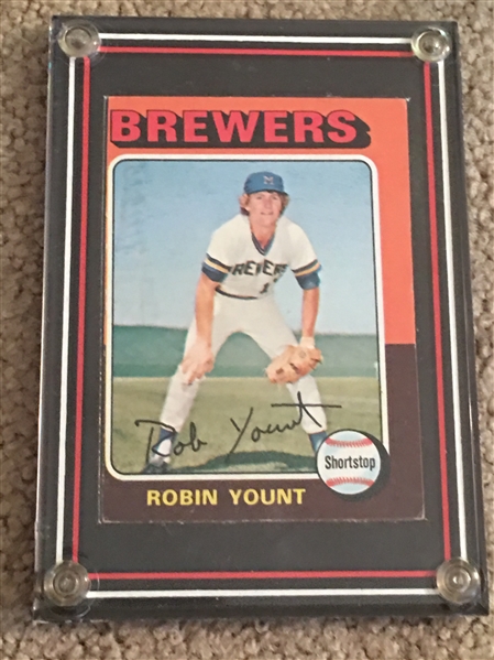 ROBIN YOUNT 1975 TOPPS ROOKIE #223 in Display 