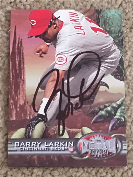 BARRY LARKIN SIGNED on 1997 BASEBALL CARD 
