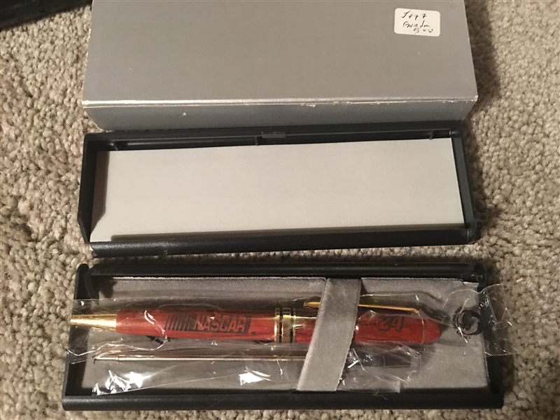 JEFF GORDON PEN with REFILL (Probably Dry Ink) in DISPLAY CASE (CRACK CORNER) Look