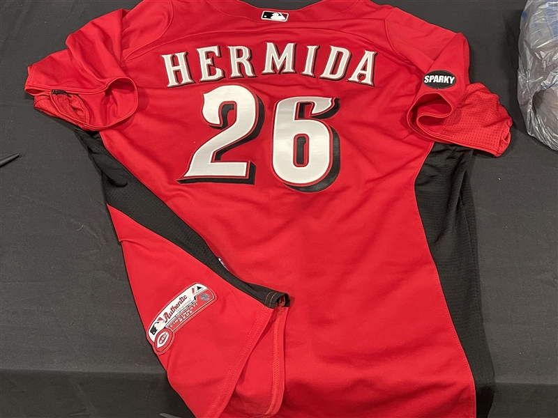 Cincinnati Reds Team Issued Jersey HERMIDA