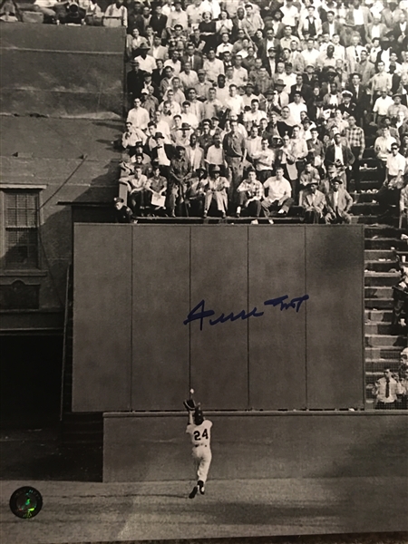 WILLIE MAYS FAMOUS OVER THE HEAD CATCH BOLD SIGNED 8x10 WITH WILLIES OWN SAY HEY KID COA 
